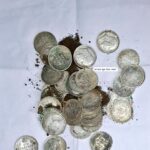 खुदाई में मिला खजाना, हिस्सा न मिलने पर मजदूर पहुंचे कोतवाली